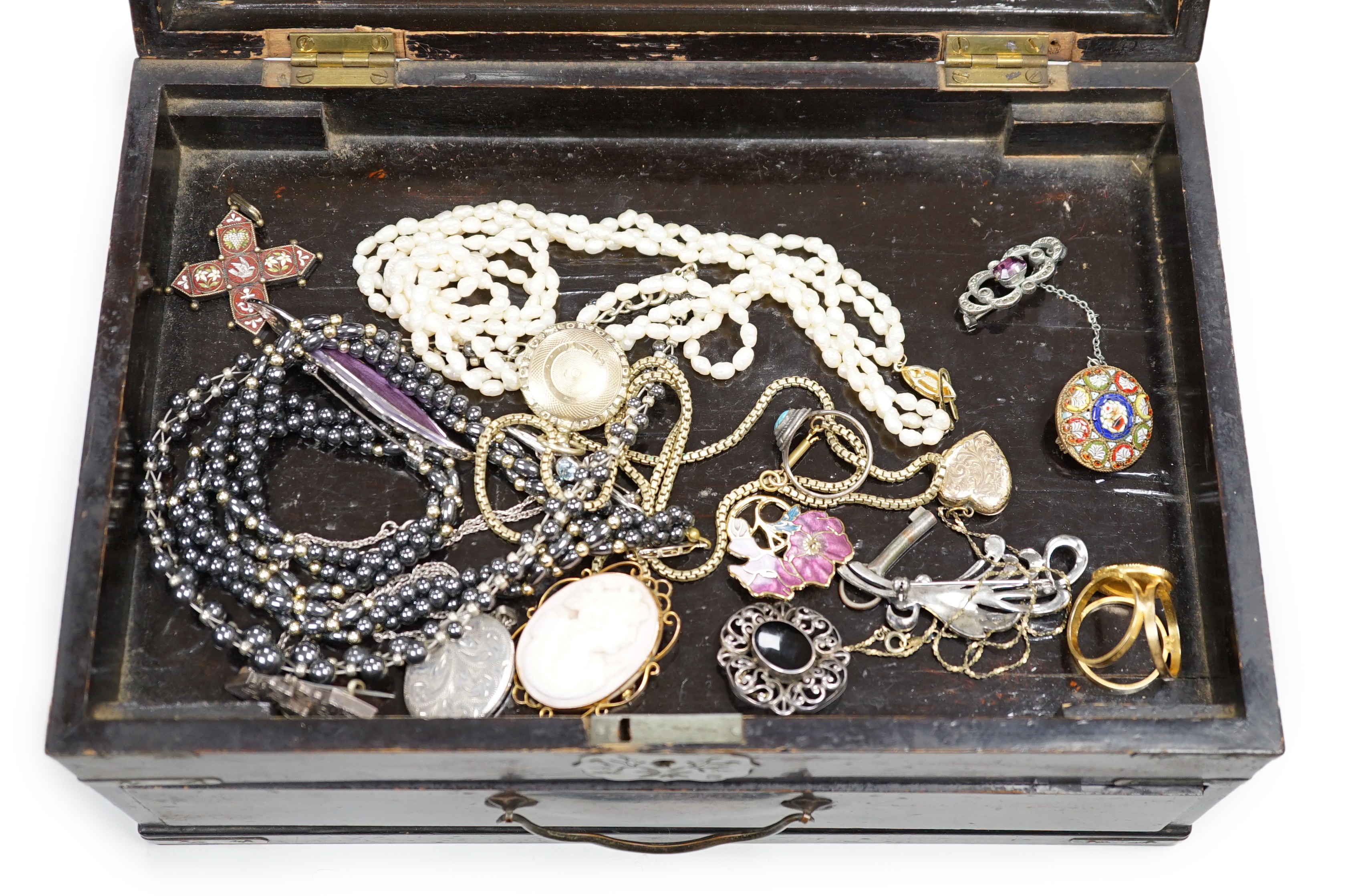 Assorted jewellery including costume, a silver brooch, an engraved yellow metal heart shaped locket, micro mosaic brooch etc. housed in an inlaid box.